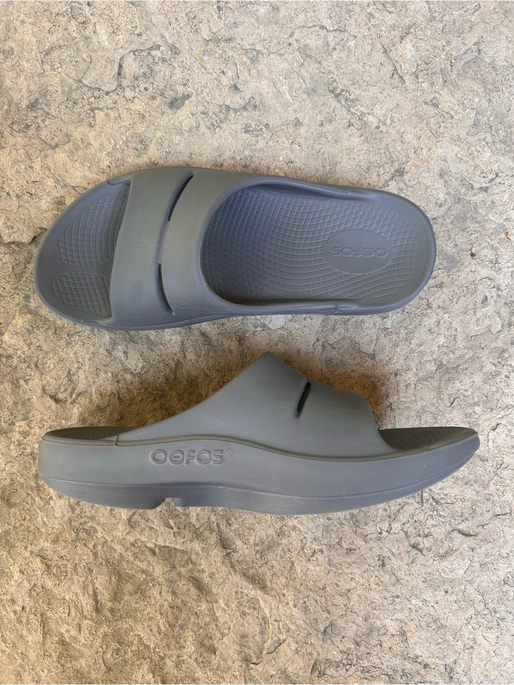 OOFOS OOahh Slide-Women’s size 9